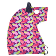 Combinaison de protection Hobby Horse Oiseau (Lycra) de Hobby Horse LarDen, tissu coloré en forme de licorne avec motifs d’oiseaux vifs, corne et oreilles bleu marine, bas avec cordon de serrage et ouverture ronde sur le dessus, idéale pour la protection du Hobby Horse.