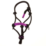 Licol en corde Violette de Hobby Horse LarDen, avec design noir, accents violets et nœuds, accessoire élégant pour chevaux, présenté sur fond blanc.