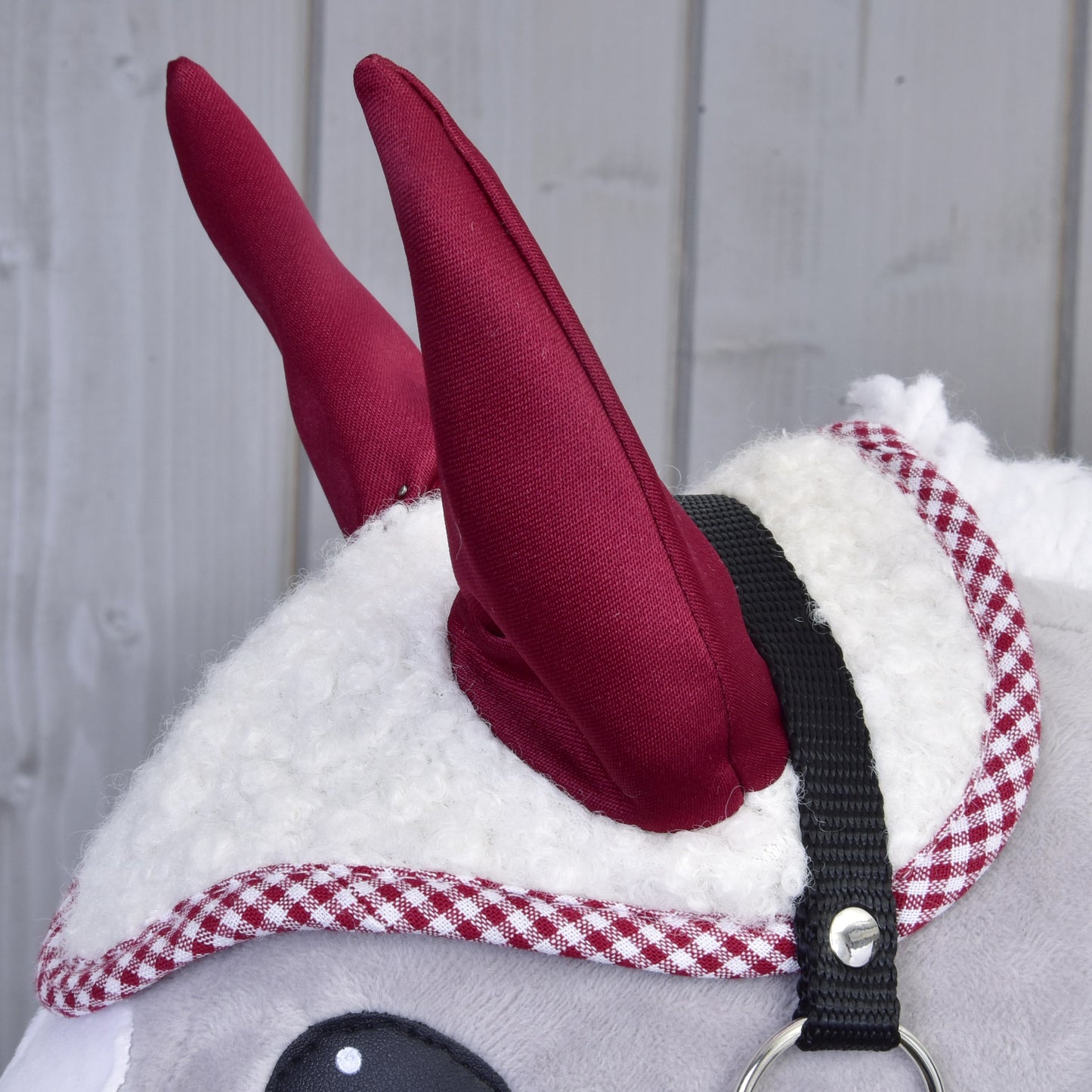 Ear bonnet cube red 1