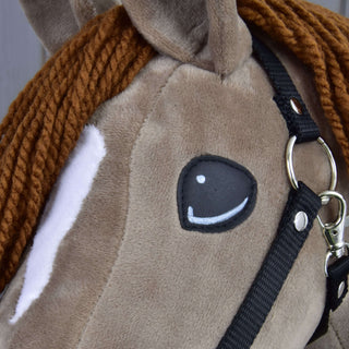 Hobby Horse Oliver avec licol noir + licol en fourrure GRATUIT