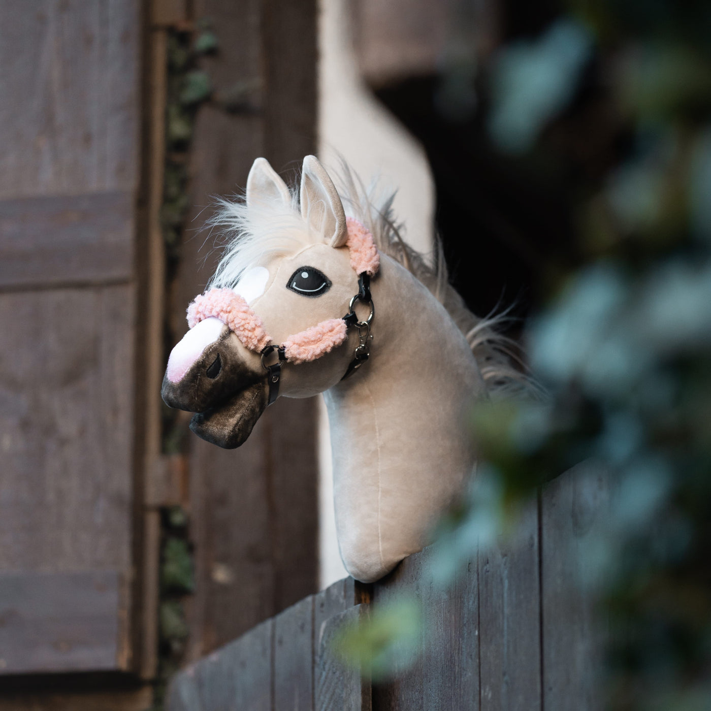Fur Halter Teddy Maroon – Soft fur for beauty and comfort