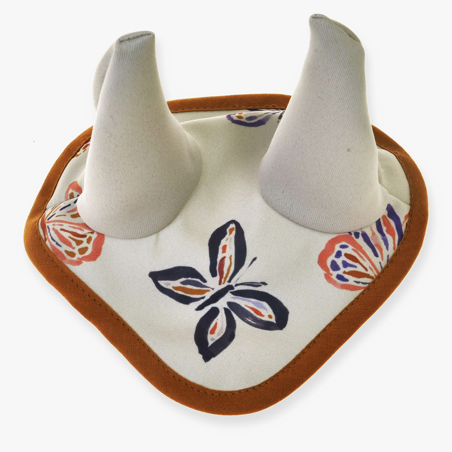 Bonnet d'oreilles Papillon (softshell) de Hobby Horse LarDen, bavoir en tissu avec cornes blanches souples et motif papillon coloré, inspiré des bonnets d’oreilles anti-insectes et fini avec une bordure marron.