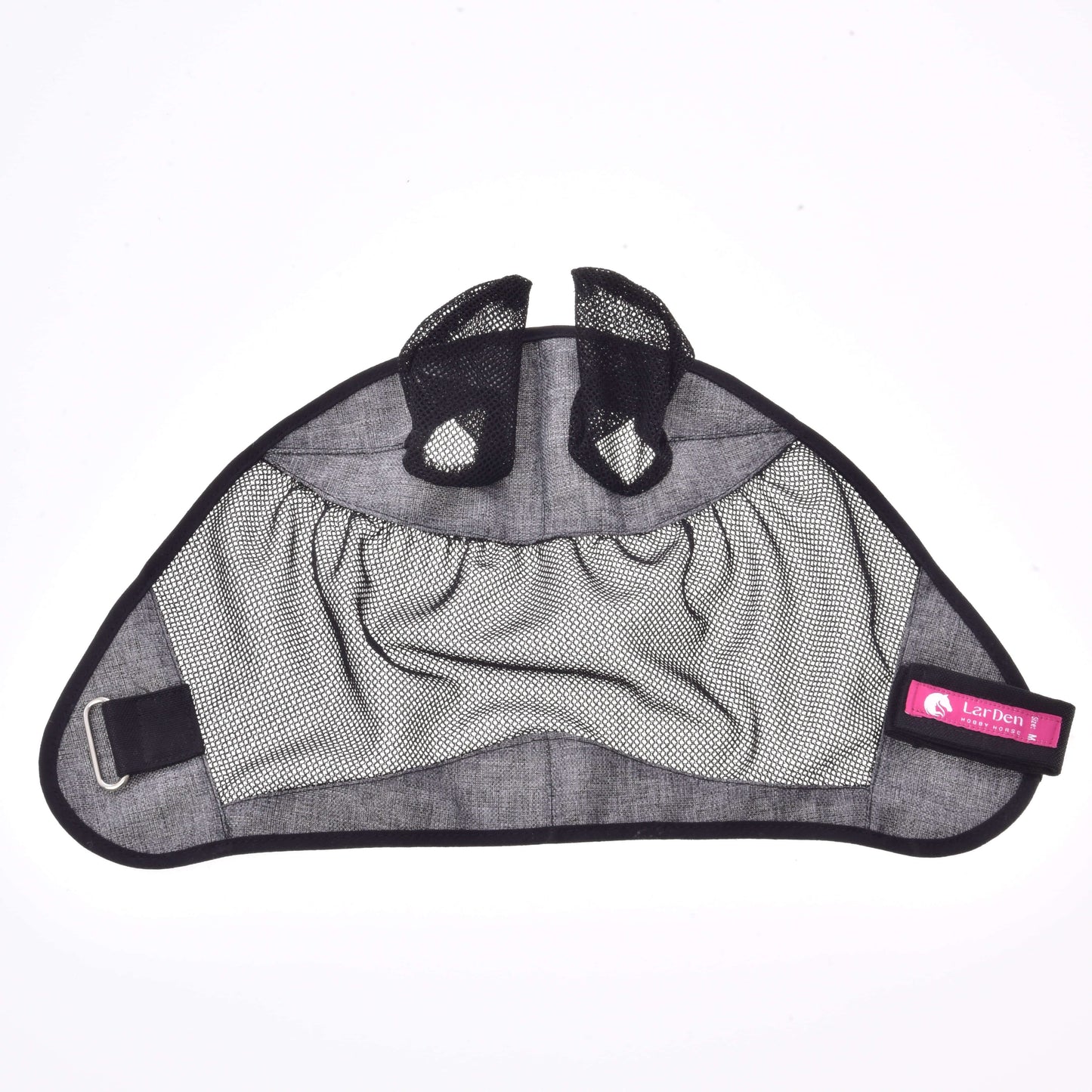 Masque anti-mouches De Luxe Gris Clair de Hobby Horse LarDen avec bordure noire, deux ouvertures pour les oreilles, partie centrale élastique et étiquette rose LeMieux pour une protection élégante du hobby horse.