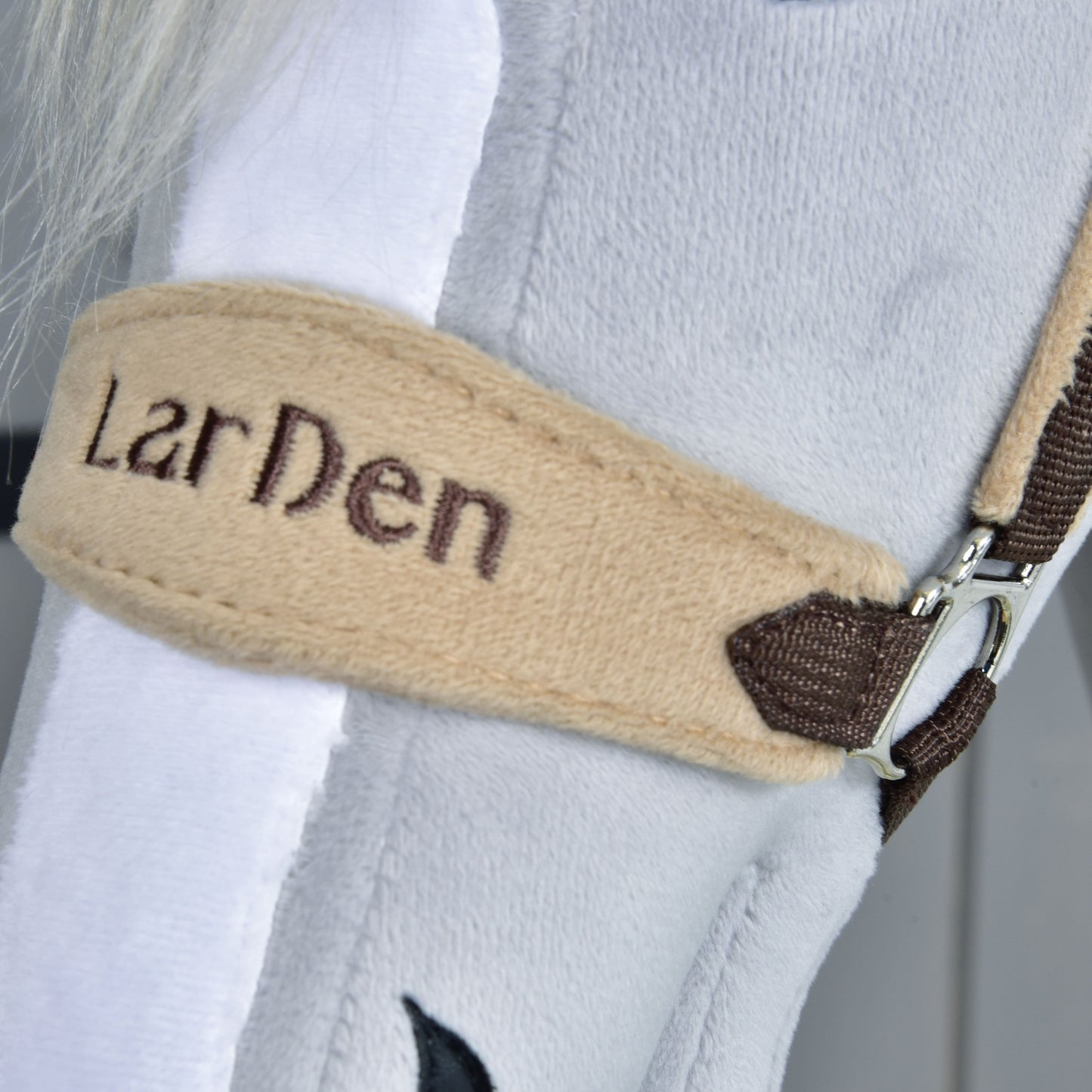 Fur Halter LarDen Brown