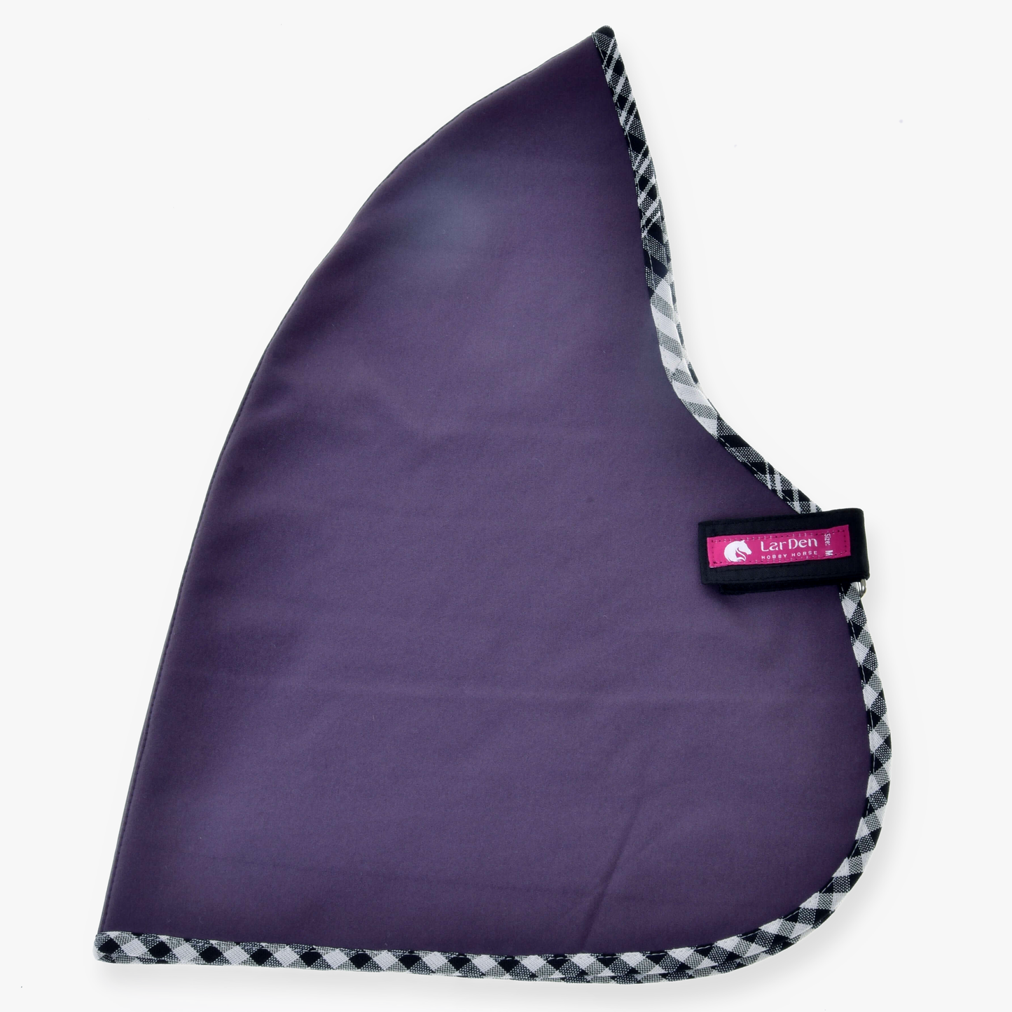 The Stable blanket Dahlia by Hobby Horse LarDen is a purple, curved PES blanket with black-and-white checkered trim and a Lär Dich! horse icon label, shown flat on a white background.