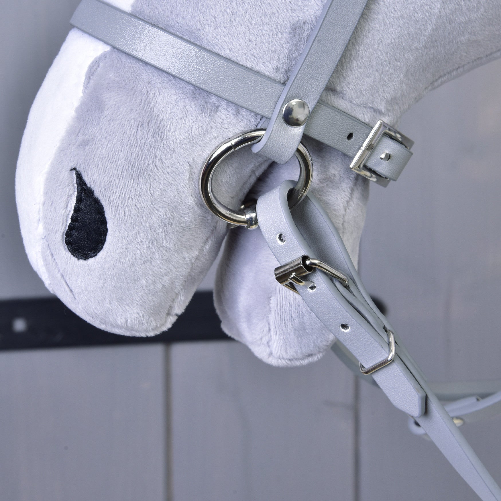 Ensemble gris en similicuir - bride, rênes et martingale